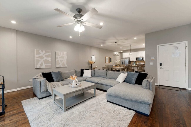 Building Photo - 1909 S Michigan Ave