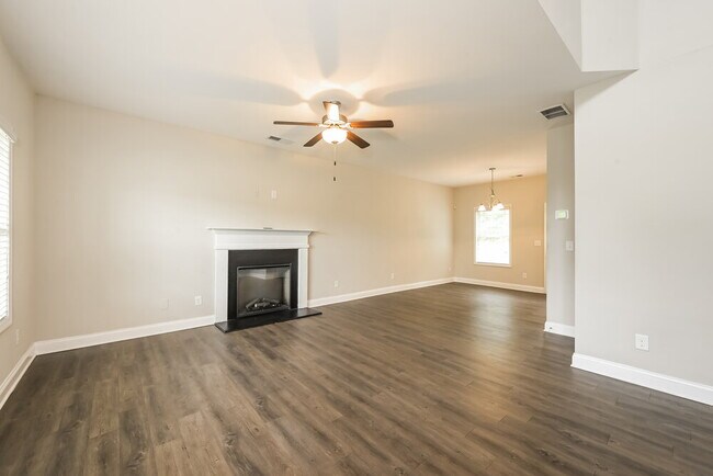 Building Photo - 592 Joneus Dr