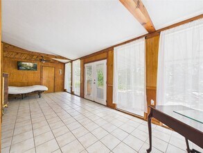 Building Photo - 713 6th St