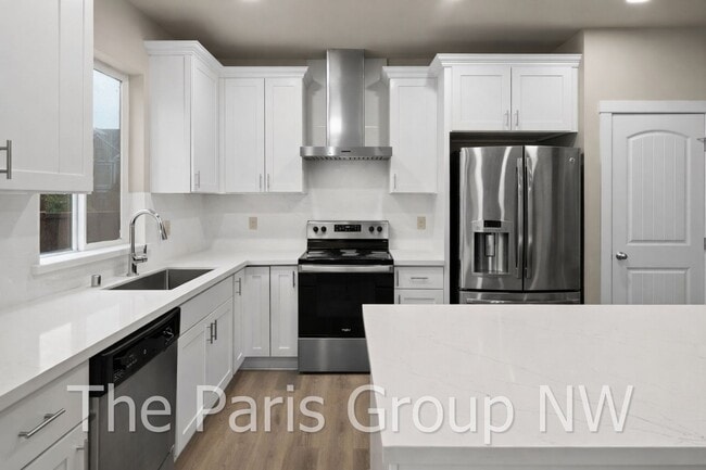 Building Photo - Gorgeous Updated 2012 Covington 4BR – New Paint, Floors, Cabinets, Quartz Counters +++