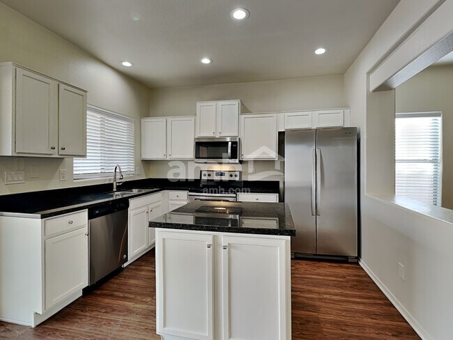 Building Photo - 12930 W Clarendon Ave