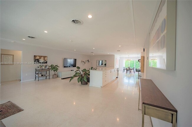 Foto del edificio - 920 W 43rd Ct