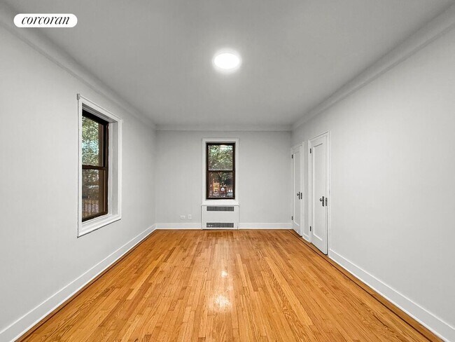 Foto del edificio - 1685 E 5th St