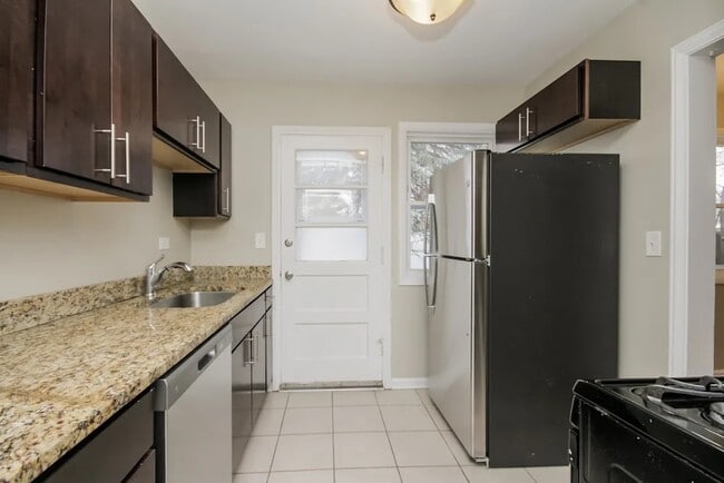 Building Photo - 5241 Lee St