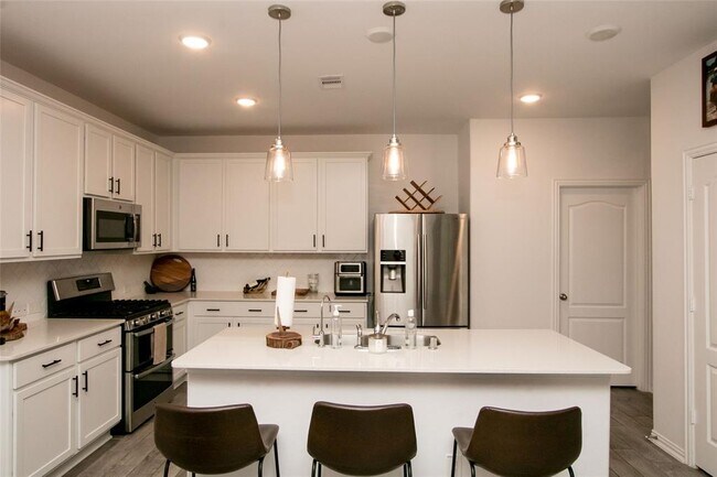 Building Photo - 105 Montecito Ct