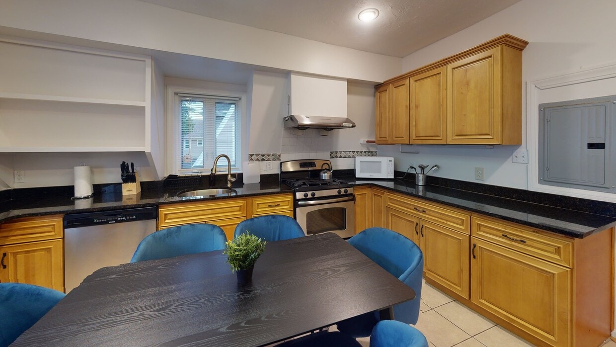 Photo - Private bedroom in 6 bed/2 bath Home