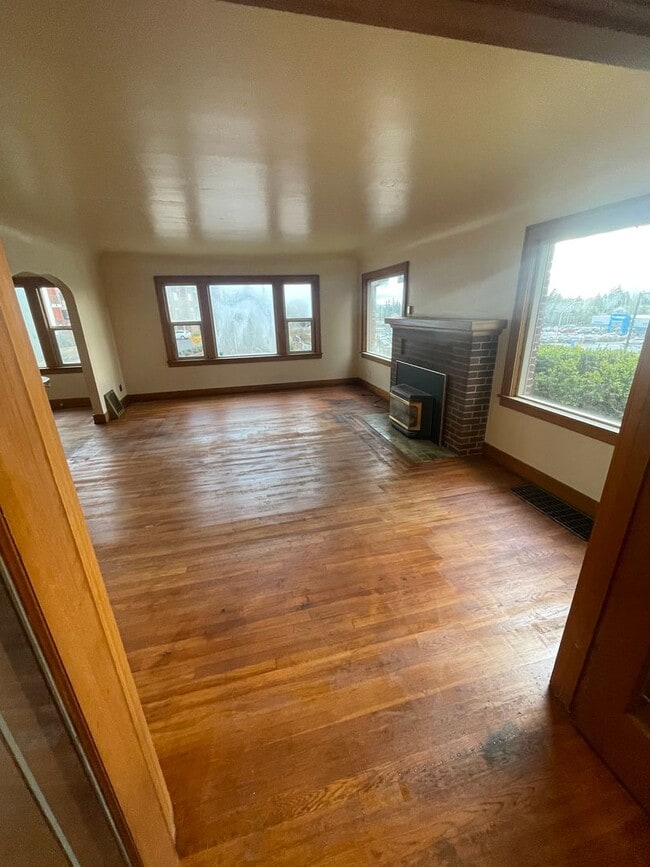 Building Photo - 3950 Northwest Ave