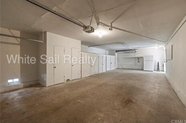 Building Photo - Balboa Peninsula 3 bed / 2 bath Rental