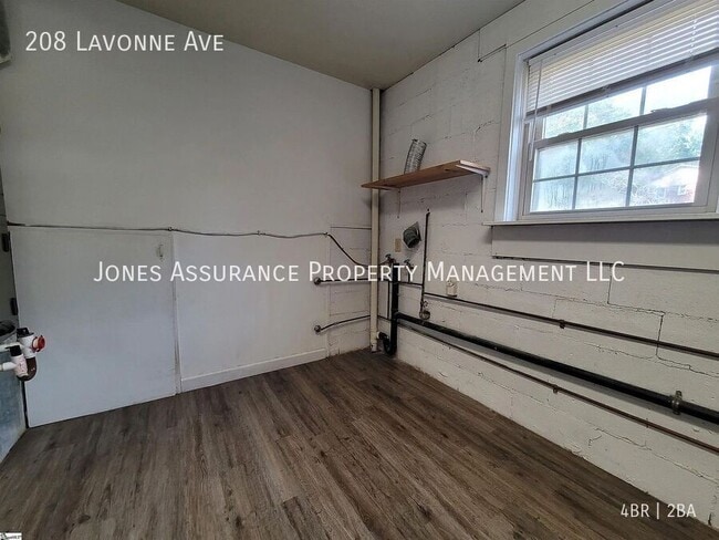 Building Photo - 208 Lavonne Ave