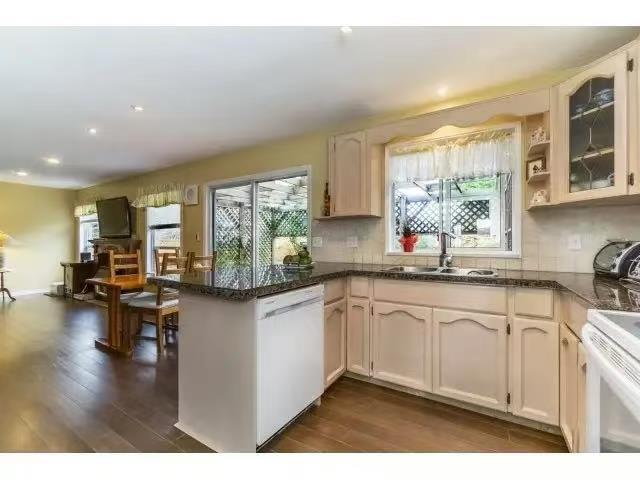 Photo du bâtiment - 15821-1106A 106a Ave