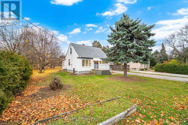 Building Photo - 983 Cleta St