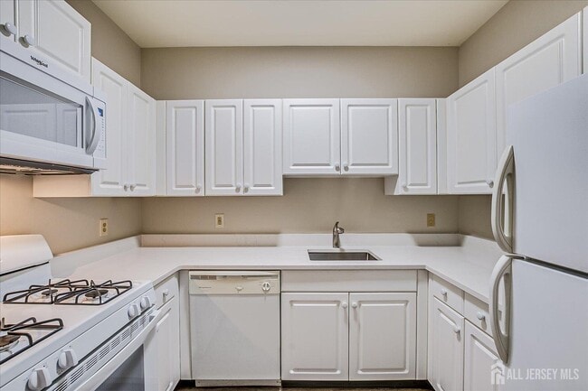 Building Photo - 160 Durham Ave