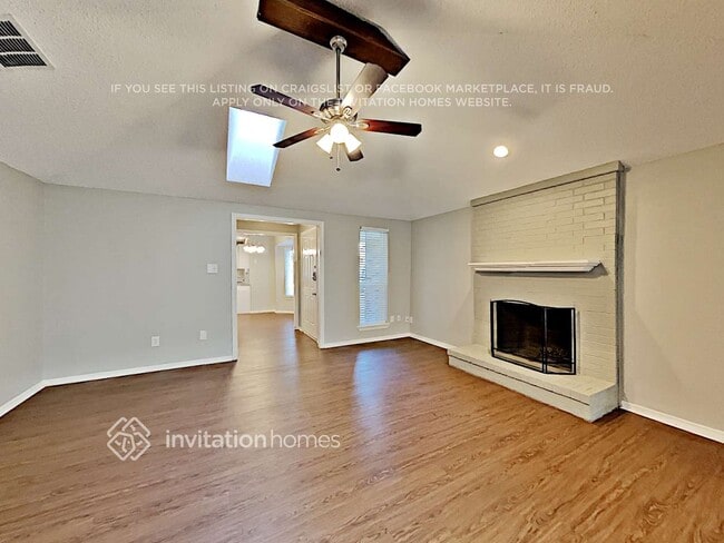 Foto del edificio - 2206 Cedarcrest Dr