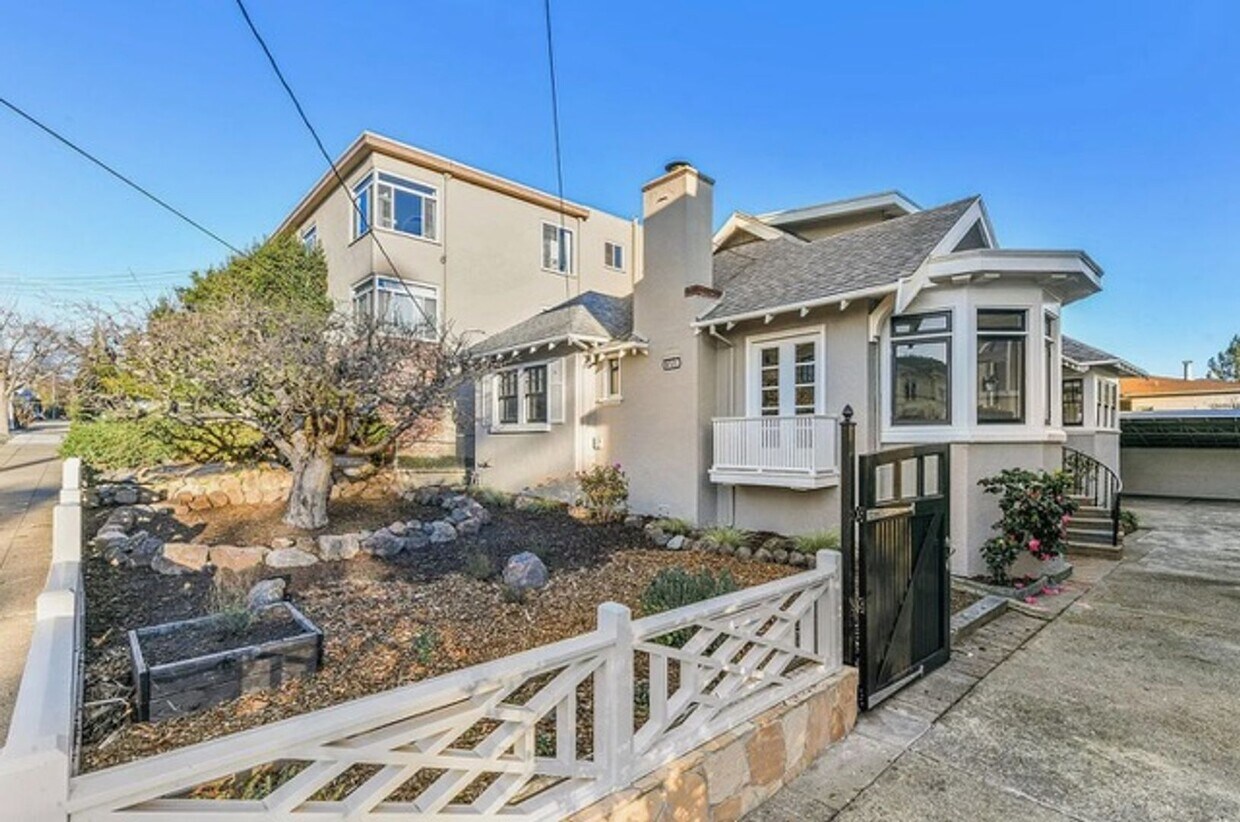 Warfield Ave. 850 (Lease Only) Apartment for Rent in Oakland, CA