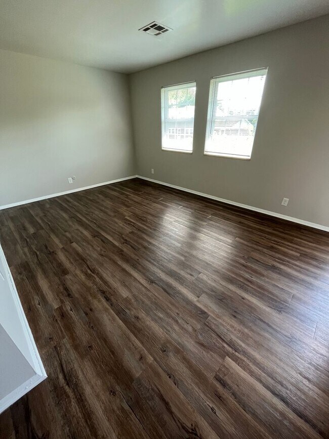 Foto del edificio - 4600 Rolling Ridge Ct