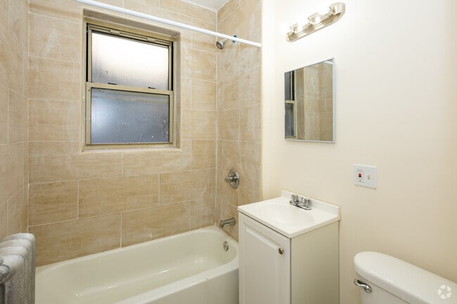 1BR, 1BA - 850 SF - 7800 S Bishop St