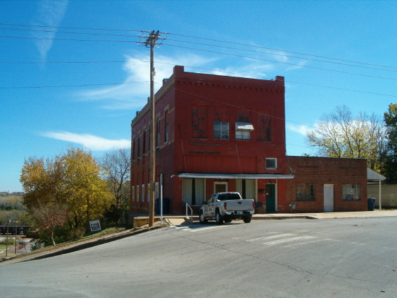 Building Photo - 104 S Canadian Ave