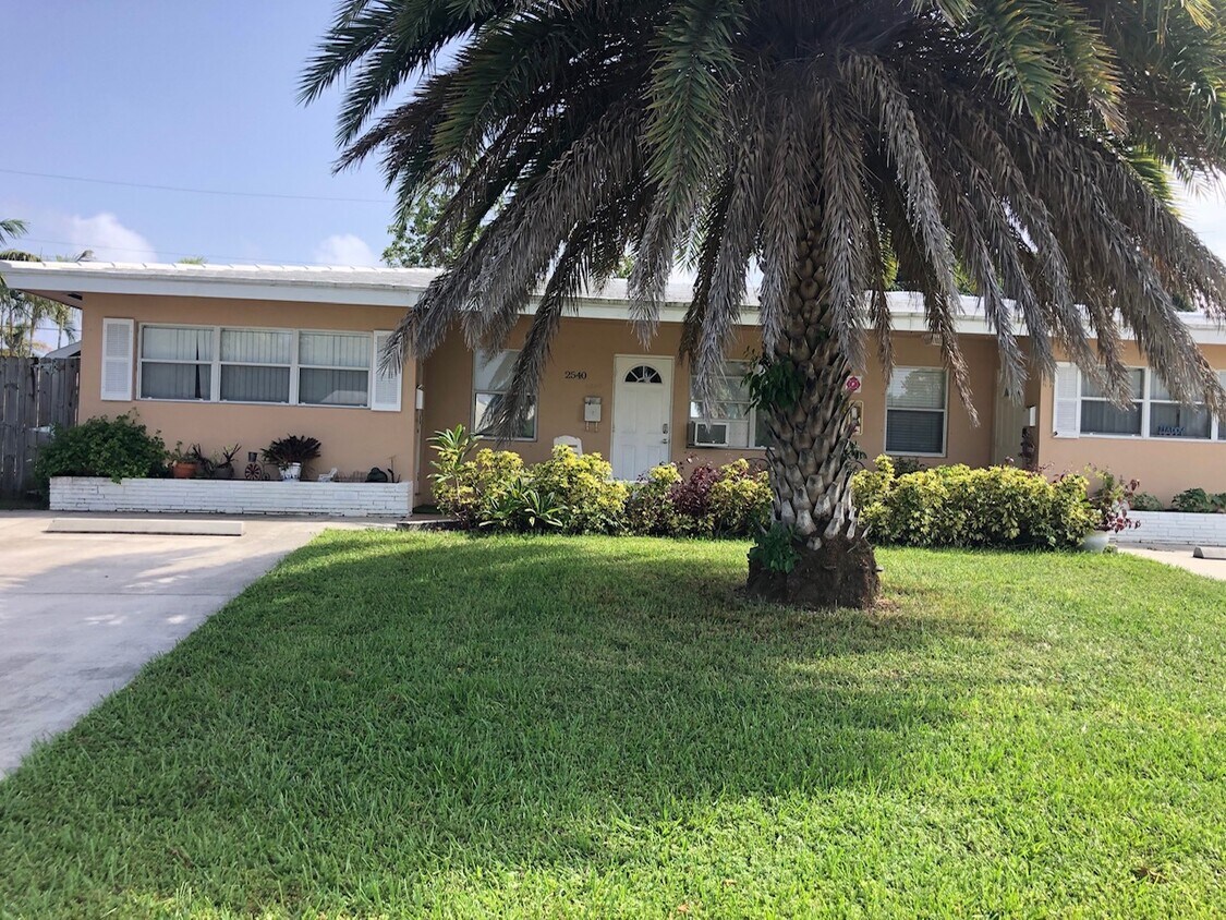 2540 NE 12th St Unit East, Pompano Beach, FL 33062 Apartments in