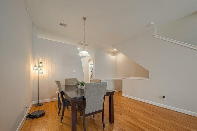 Foto del edificio - 8705 Bryam St