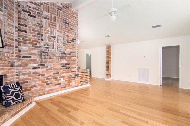 Foto del edificio - 4930 Shadowdale Dr