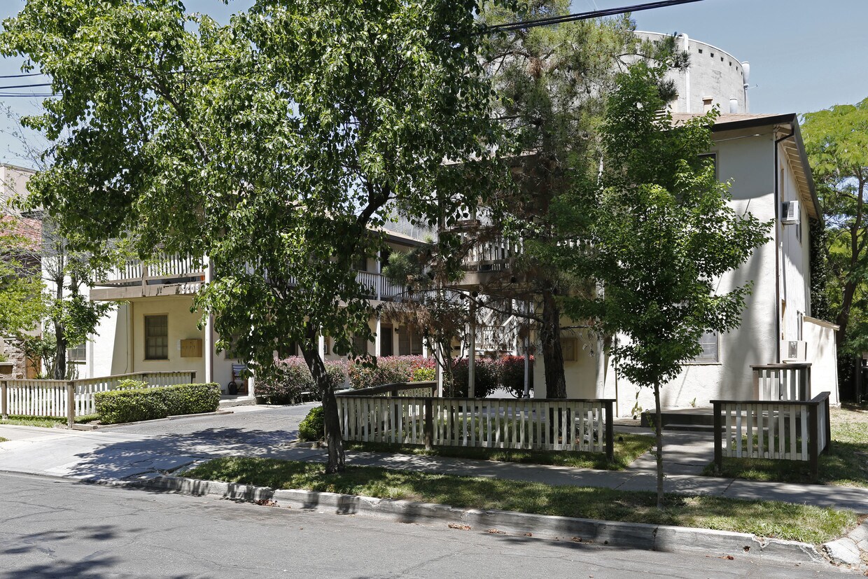 Building Photo - 3213 L St