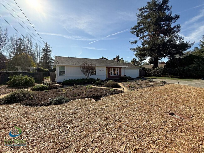 Foto del edificio - Coming Soon! $5995 - Spacious Remodeled 4 Bed 2.5 Bath Home on 1/2 Acre Lot in Cambrian Park/Grea...
