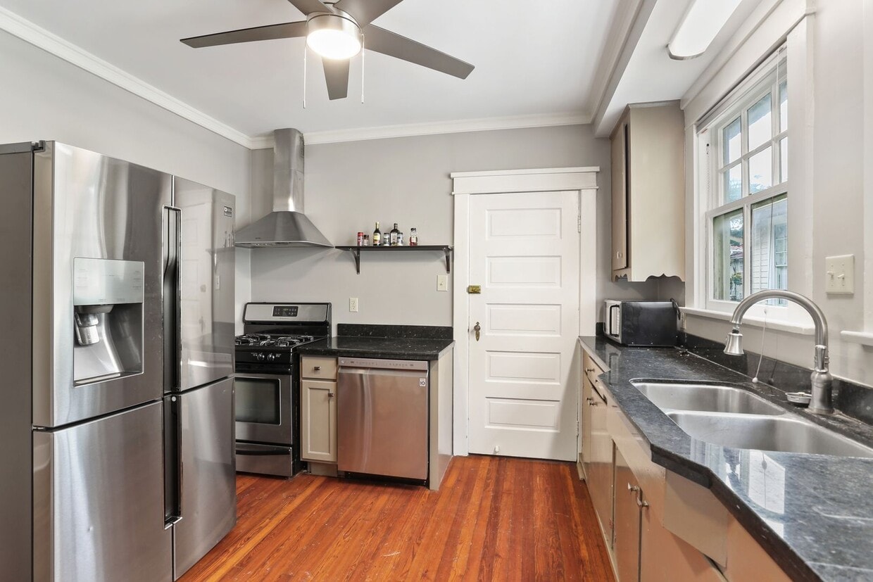 Foto del edificio - 1739 Broadway St