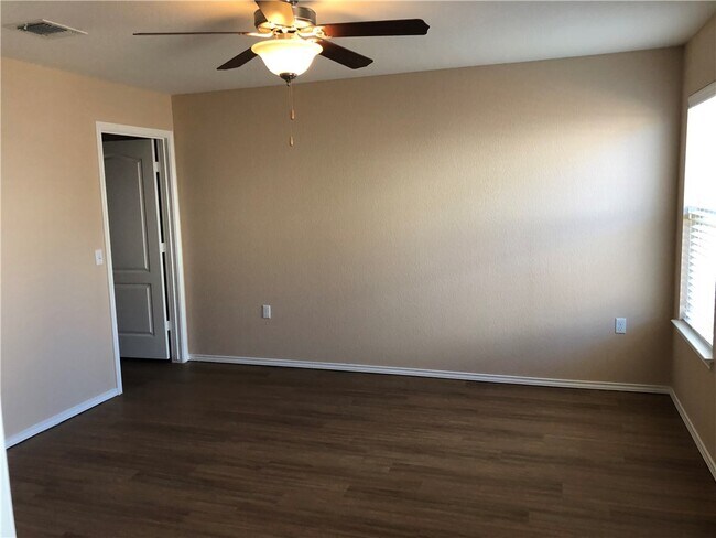 Foto del edificio - 9005 Edmundsbury Dr