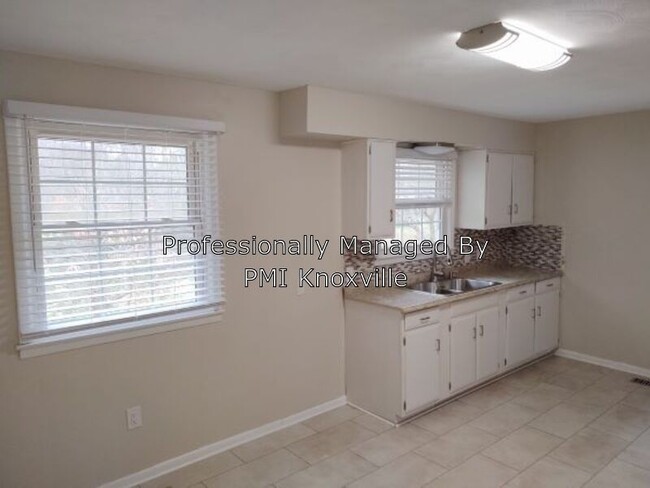 Building Photo - Newly Renovated 3bdrm/2ba in Farragut