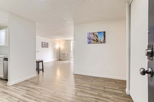 Foto del edificio - Updated Condo with Great Location