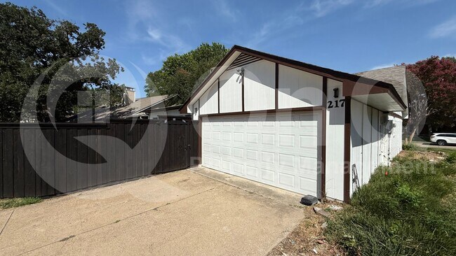 Foto del edificio - 217 Creekside Ln