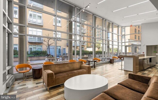 Foto del edificio - 6506 America Blvd