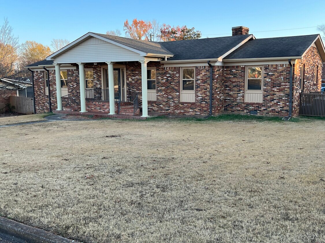 Primary Photo - 300 Christine St