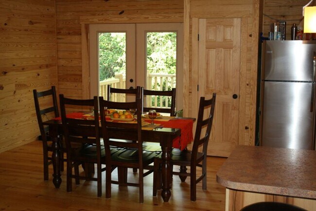 Foto del edificio - 6 BR 3 BA Log Cabin Close to W&L