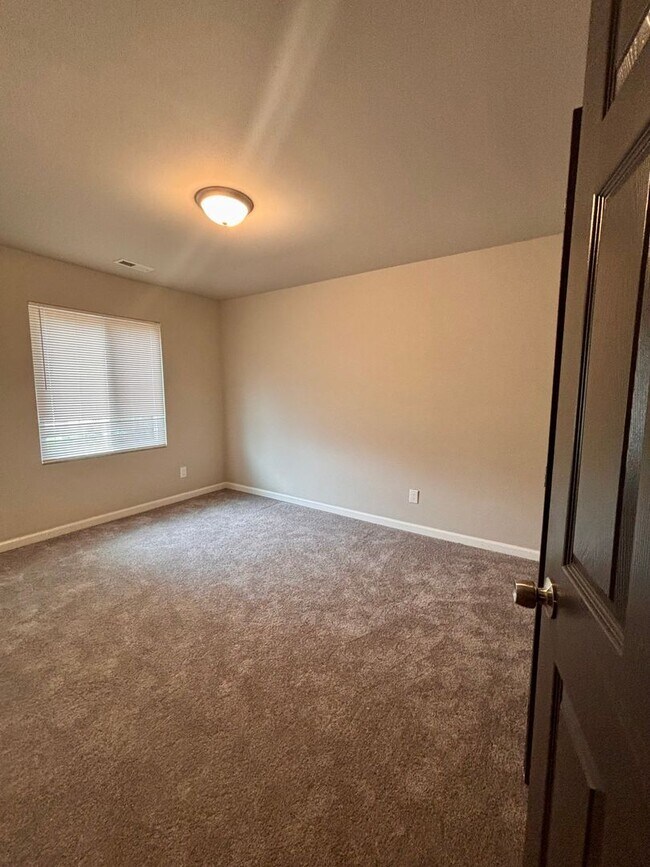 Building Photo - Red Tail Apartments