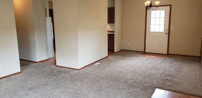 Foto del edificio - Beautiful 3 bed/2 bath rambler!