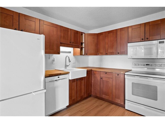 Building Photo - 78 10th St E