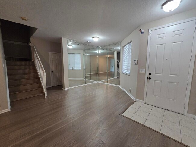 Foto del edificio - 2349 Center Stone Ln