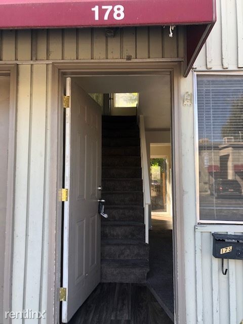 Primary Photo - 178 200 E