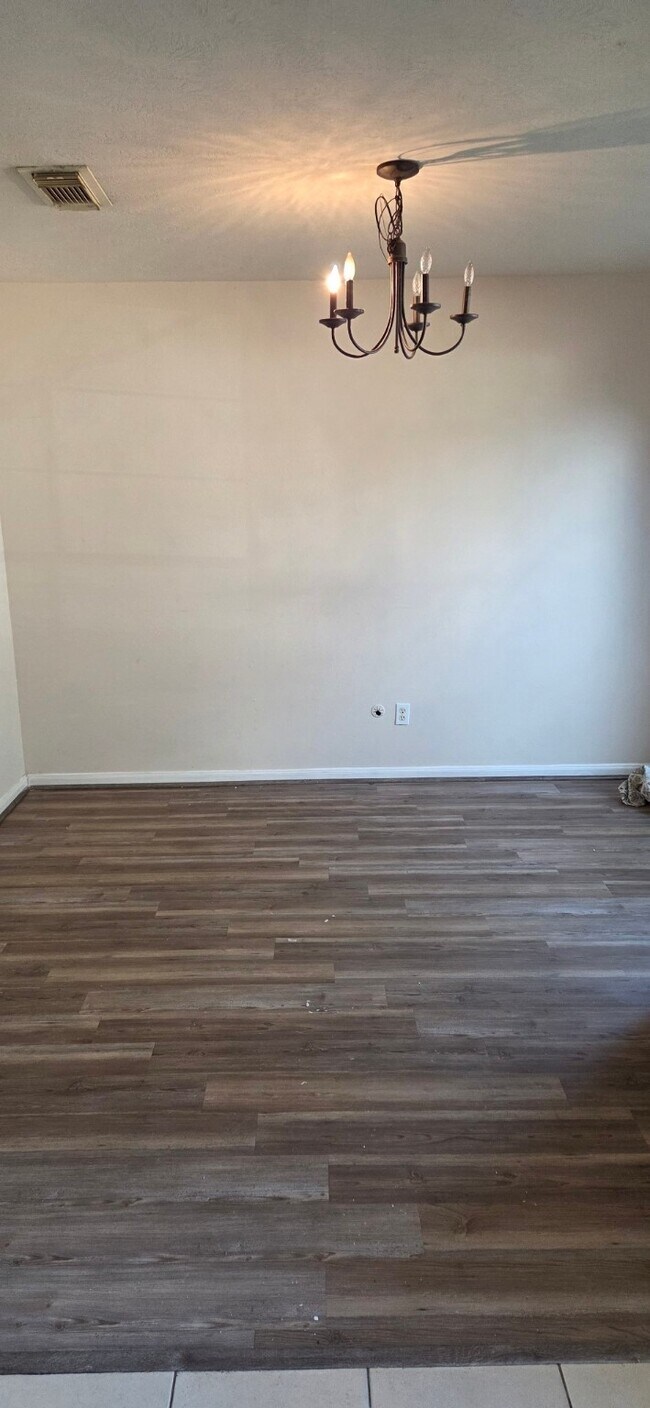 Foto del edificio - 14127 Magnus Ln