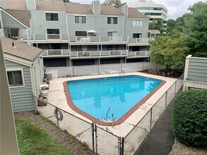 Building Photo - 3 Oakwood Dr