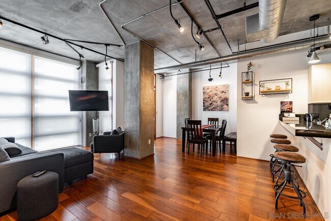 Building Photo - 877 Island Ave