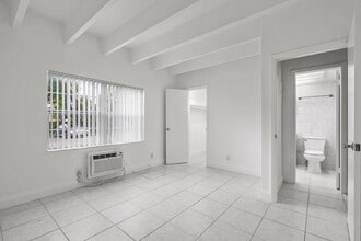 Building Photo - 330 NW 20th St