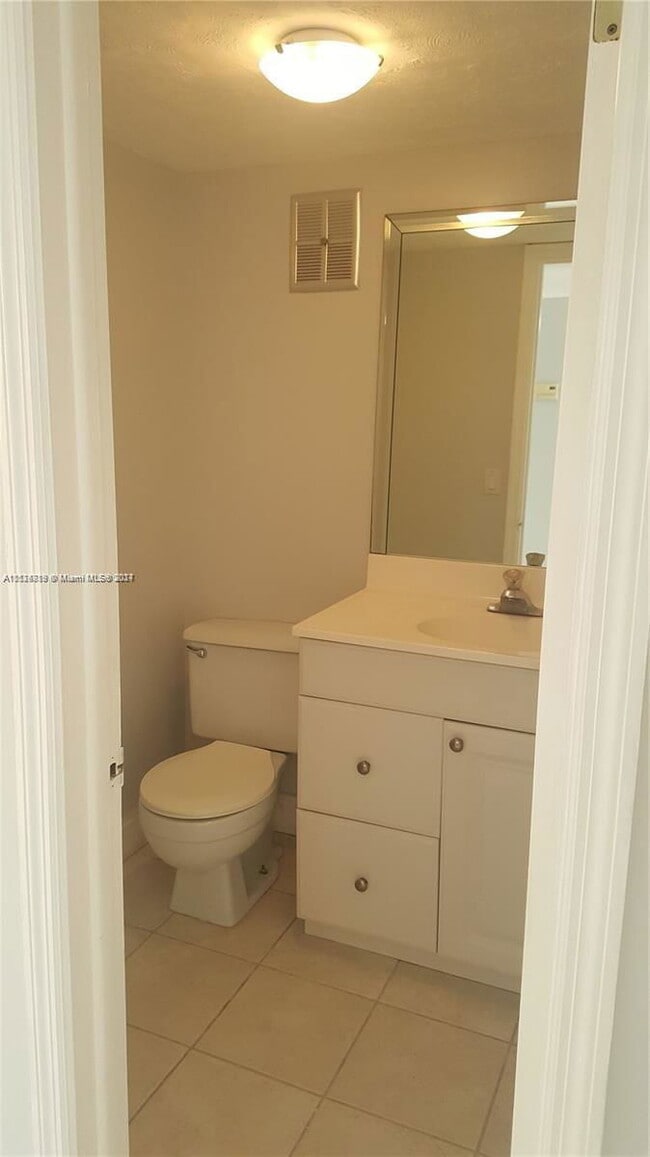 Photo - 430 Commodore Dr Apartment