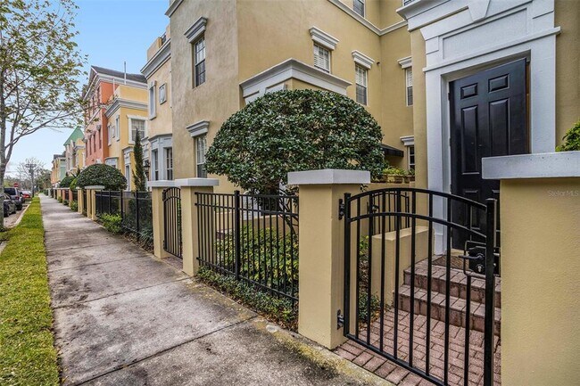 Foto del edificio - 2419 Victoria Gardens Ln