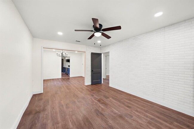 Building Photo - 1723 Esperanza St