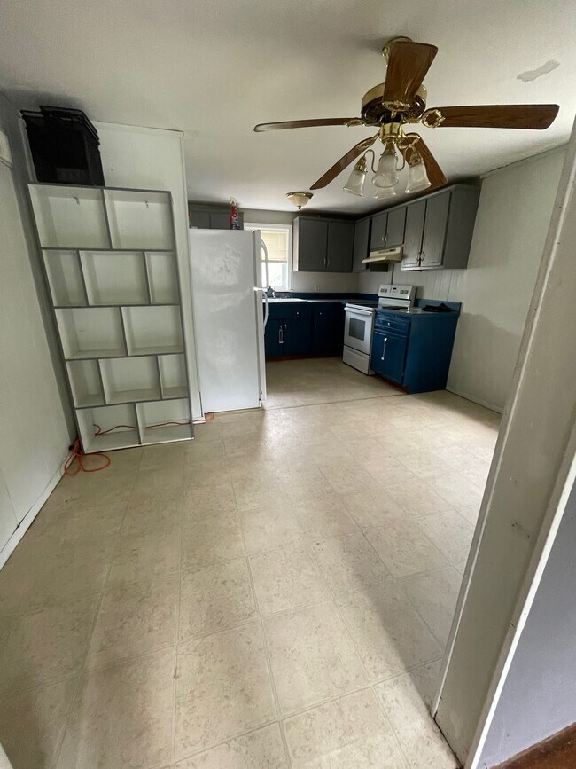 Building Photo - 1208 E South Ave