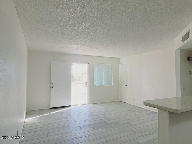 Foto del edificio - 506 E Southern Ave