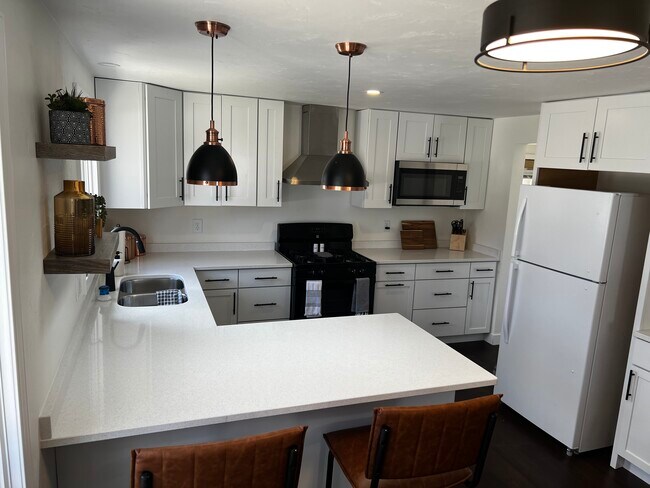 View from the breakfast nook into the kitchen - 1418 Oak Ridge Dr