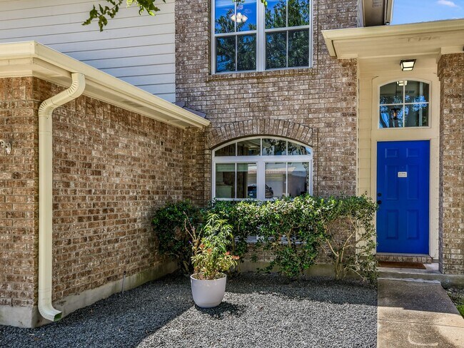 Building Photo - 1021 Doras Dr